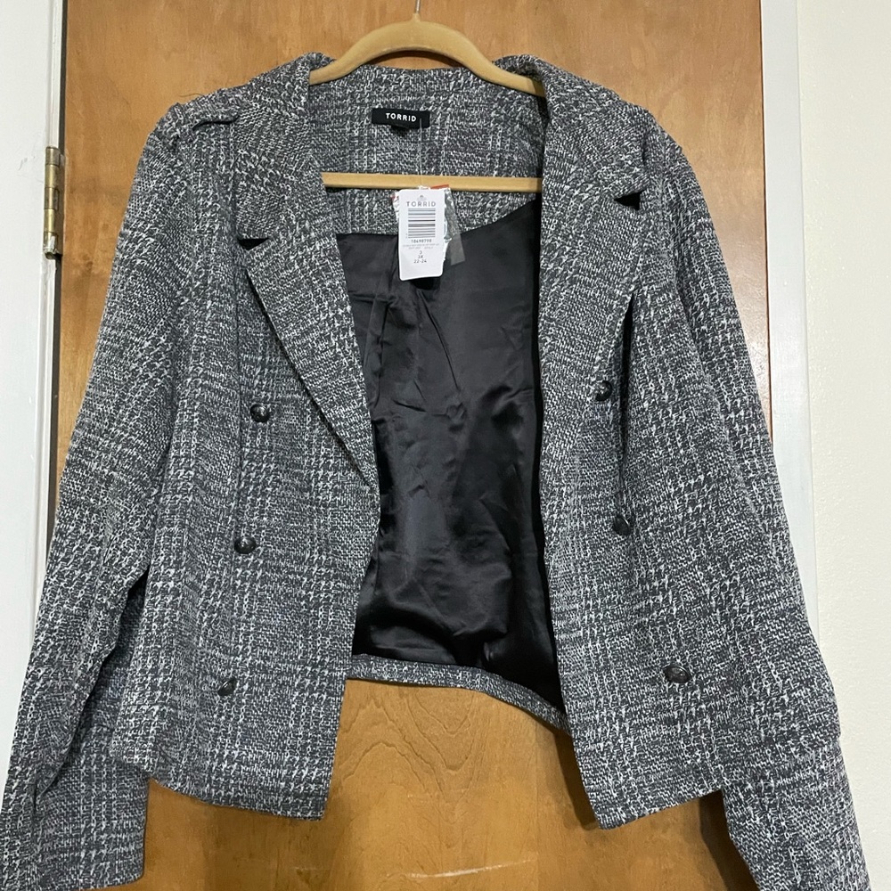 Lovely & New cropped/ waist length blazer